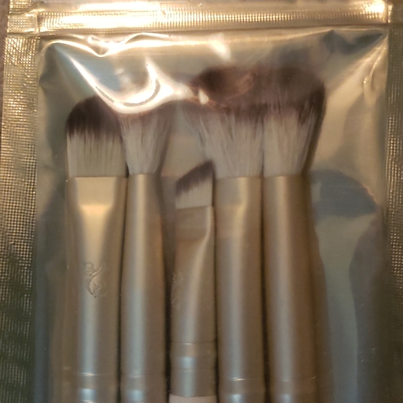 Beau Gachis No. 7 Brush Set - Picture 2 of 3
